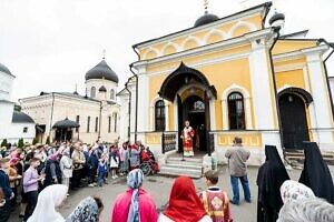 Архиерейское богослужение в день обретения мощей преподобного Давида Серпуховского в Давидовой пустыни