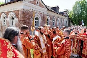 Архиерейское богослужение во Введенском Владычнем монастыре Серпухова