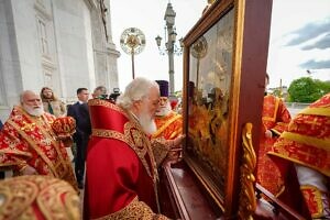 Богослужение в соборном кафедральном Храме Христа Спасителя в Москве