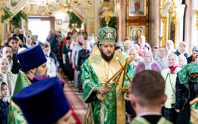 Архиерейское богослужение в Свято-Троицком храме города Люберцы-