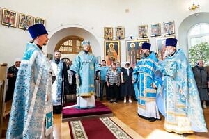 Божественная литургия в храме Рождества Христова в селе Щеглятьево