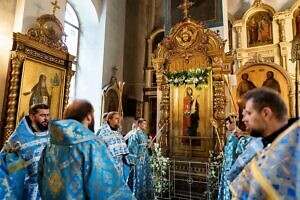 Божественная литургия в Троицком храме деревни Ваулово