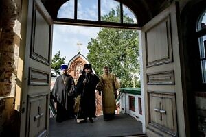 Божественная литургия в Успенском храме села Валищево городского округа Подольск