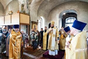 Божественная литургия в Успенском храме села Валищево городского округа Подольск