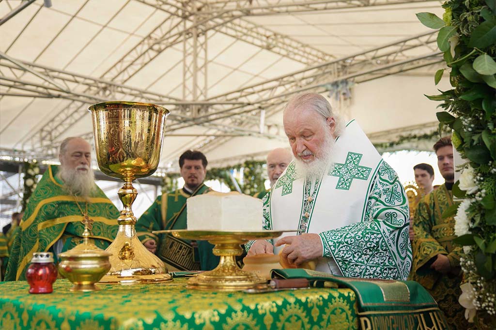 Патриаршее богослужение в Свято-Троицкой Сергиевой лавре