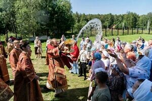 Божественная литургия в храме мучеников благоверных князей Бориса и Глеба села Енино