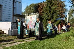 Божественная литургия в соборе Успения Пресвятой Богородицы села Добрыниха