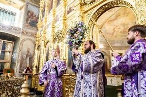 Всенощное бдение накануне праздника Воздвижения Креста Господня