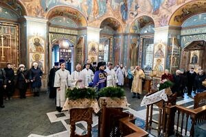 Архиерейское богослужение в Успенском храме города Видное