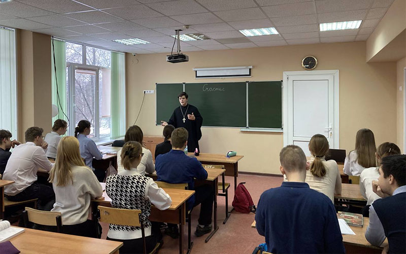 «Диалог со священником» в Белостолбовской школе