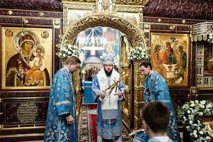 Божественная литургия во Введенском Владычнем женском монастыре города Серпухова