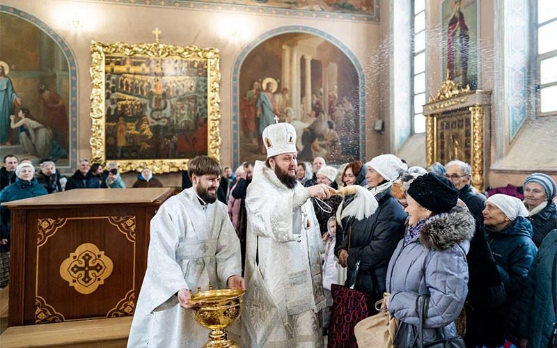 Крестовоздвиженский собор крещение Лесосибирск