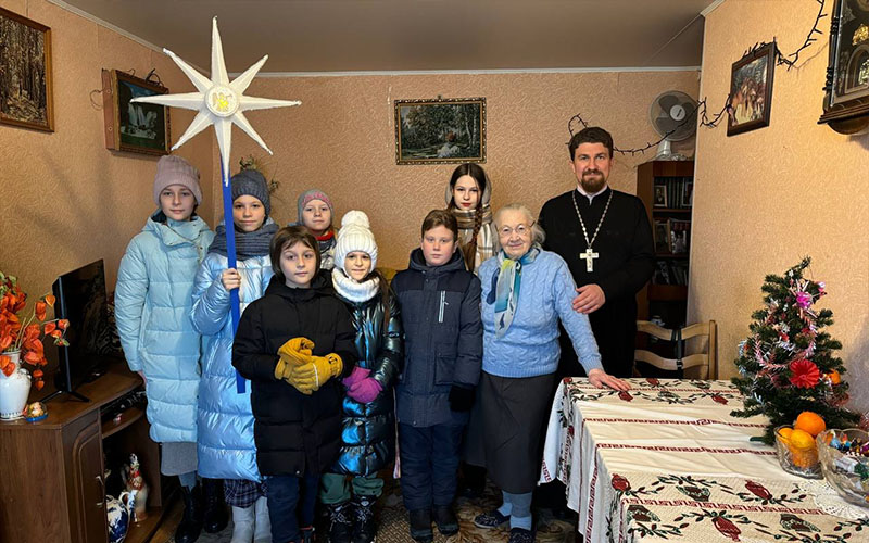 Участие хора воскресной школы Александро-Невского храма города Видное в благотворительной акции Епархиального отдела по делам молодёжи «Подарок к Рождеству»