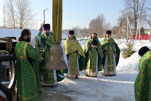 Богослужение в Преображенском храме деревни Чудиново