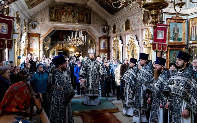 Литургия Преждеосвященных Даров в Троицком храме города Люберцы