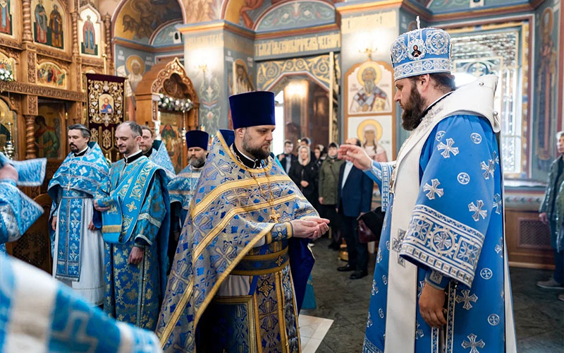 Архиерейское богослужение в Успенском храме города Видное