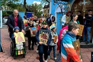 Детская Божественная литургия в Богородицерождественском храме деревни Тарычёво Ленинского г.о