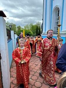 Детская Божественная литургия в Богородицерождественском храме деревни Тарычёво Ленинского г.о