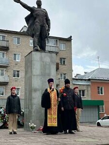 Праздничный митинг у мемориала бойцам 49-ой армии в Серпухове