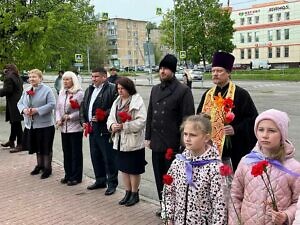 Праздничный митинг у мемориала бойцам 49-ой армии в Серпухове