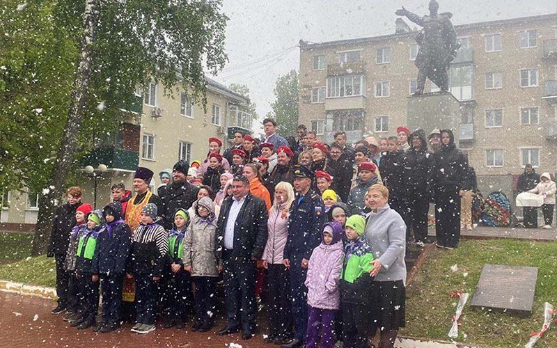 Праздничный митинг у мемориала бойцам 49-ой армии в Серпухове