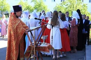 Торжественная линейка в православной гимназии