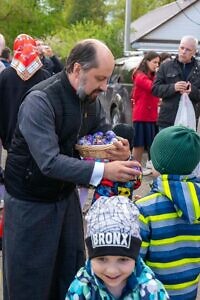 Участие молодёжи в празднике Пасхи в Тихвинском храме г. Ступино