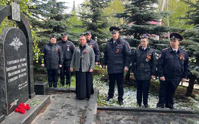 Возложение цветов к мемориалу погибшим сотрудникам органов внутренних дел в Чехове