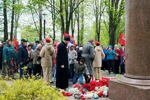 Возложение цветов к памятнику дважды Герою Советского Союза М.В. Кузнецову в Пущино