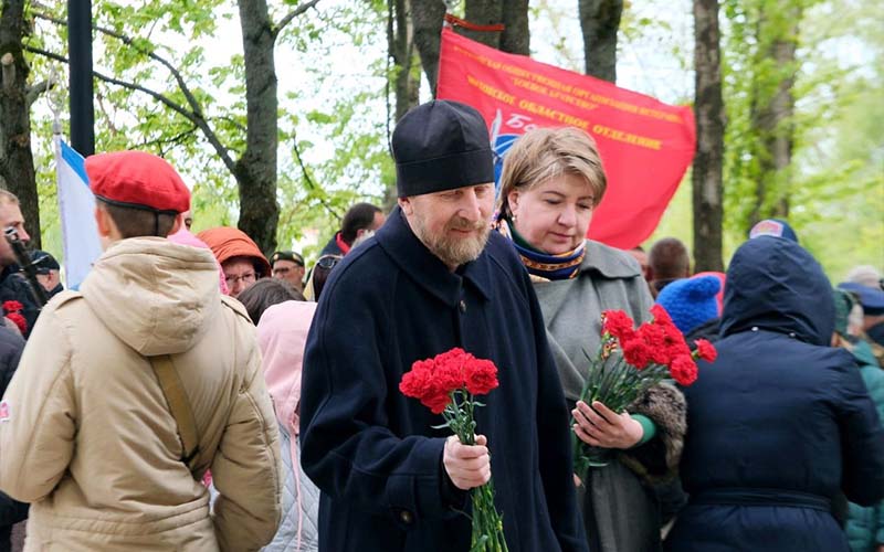 Возложение цветов к памятнику дважды Герою Советского Союза М.В. Кузнецову в Пущино