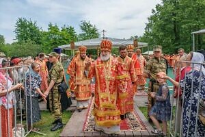 Божественная литургия в день празднования Собора новомучеников и исповедников Бутовских на Бутовском полигоне