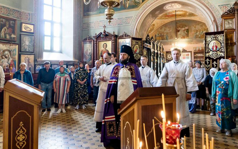 Божественная литургия в Преображенском храме погоста Старый Спас деревни Легчищево г.о. Чехов