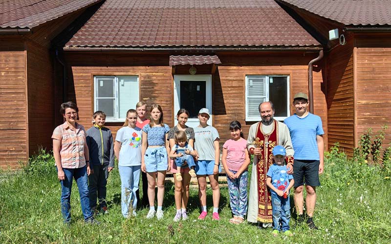 Работа трудовой бригады участников подросткового клуба «Тихвинцы» на базе «Лесной островок» г.о. Ступино