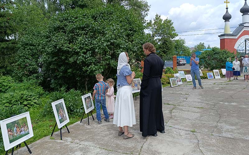 Выставка «Крепкая семья – опора на всю жизнь»