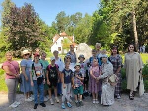 Экскурсионная поездка прихожан Всехсвятского храма города Серпухова в Поленово