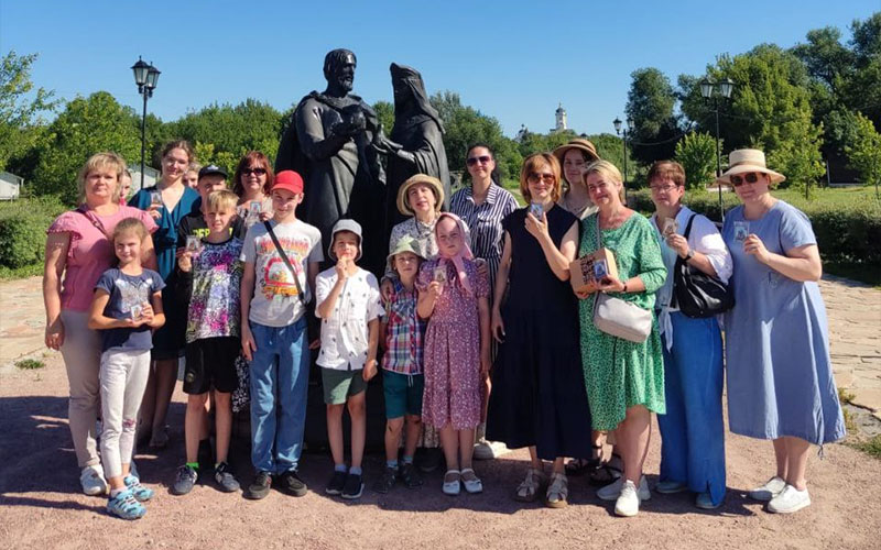 Экскурсионная поездка прихожан Всехсвятского храма города Серпухова в Поленово