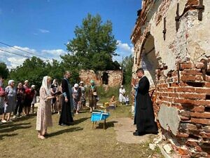 Посещение руинированного Андреевского храма села Суково г.о. Ступино древлехранителем Подольской епархии