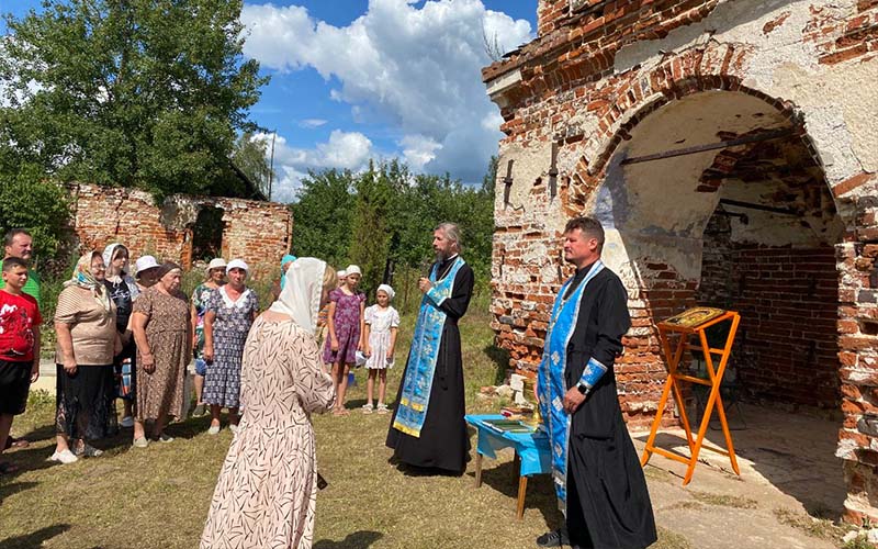 Посещение руинированного Андреевского храма села Суково г.о. Ступино древлехранителем Подольской епархии