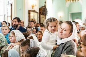 Архиерейское богослужение в Богородицерождественском храме деревни Тарычёво Ленинского г.о