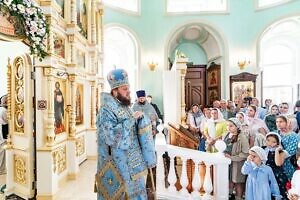 Архиерейское богослужение в Богородицерождественском храме деревни Тарычёво Ленинского г.о