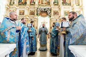 Архиерейское богослужение в Богородицерождественском храме деревни Тарычёво Ленинского г.о