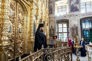 Архиерейское богослужение в праздник Покрова Пресвятой Богородицы в Троицком кафедральном соборе Подольска