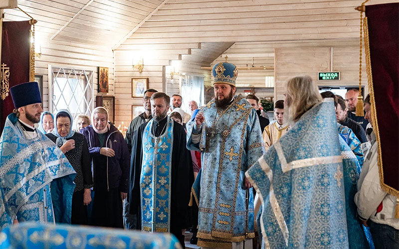 Архиерейское богослужение в Спасском храме деревни Рудины г.о. Ступино