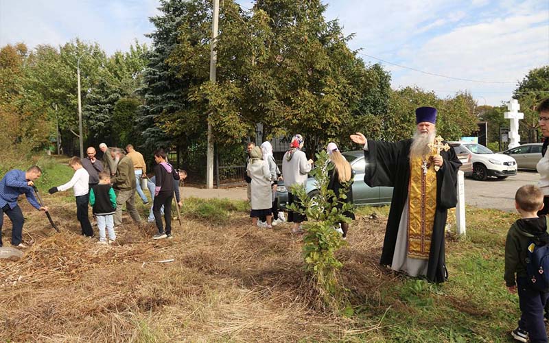 Всероссийская экологическая акция «Сохраним лес. Посади своё дерево» на приходе Никольского храма села Лямцино г.о. Домодедово