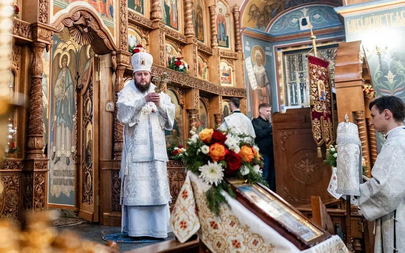 Архиерейское богослужение в Успенском храме города Видное