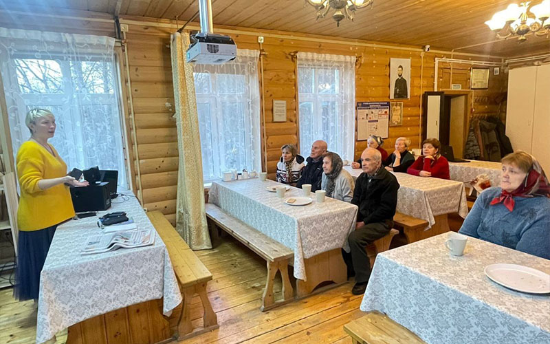 Экскурсия по Никольскому храму в Ровках города Чехова для паломников из Серпухова