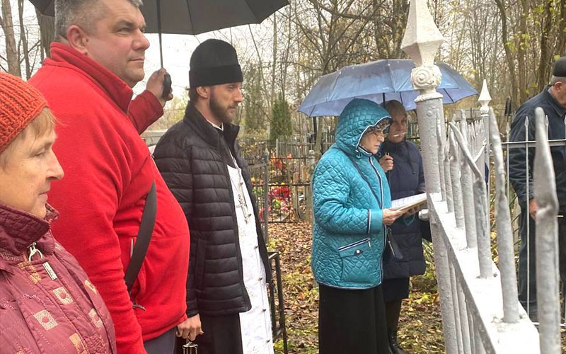 Панихида на могиле протоиерея Феодора Борзенкова в деревне Рудины г.о. Ступино