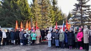 Церемония возложения цветов к мемориалу «Слава» близ деревни Станки г.о. Серпухов в день годовщины контрнаступления советских войск в битве под Москвой