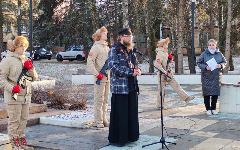 Митинг в Пущине в честь годовщины начала контрнаступления советских войск в битве под Москвой