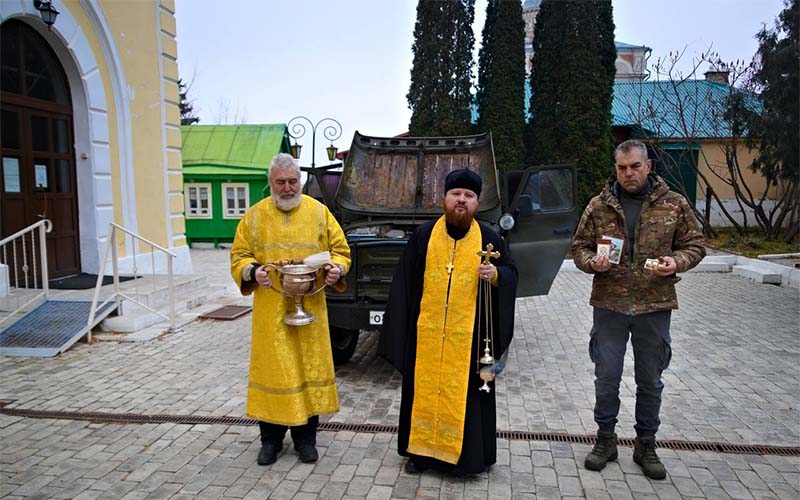 Передача автомобиля и гуманитарной помощи в зону проведения СВО от прихожан Илиинского храма города Серпухова